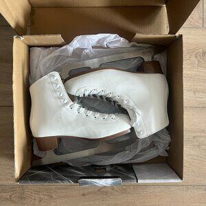 DBX Ice Skating Shoes